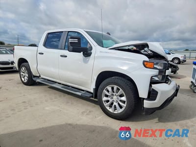 Czwarte zdjęcie samochodu z boku: 2021 CHEVROLET SILVERADO K1500 CUSTOM VIN:3GCUYBEF5MG323240 - miniatura