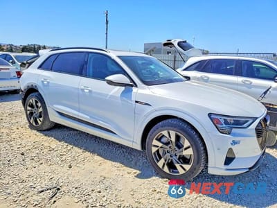 Czwarte zdjęcie samochodu z boku: 2021 AUDI E-TRON PREMIUM VIN:WA1AAAGE4MB022841 - miniatura