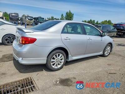 Trzecie zdjęcie samochodu z tyłu: 2010 TOYOTA COROLLA S VIN:1NXBU4EE2AZ292040 - miniatura