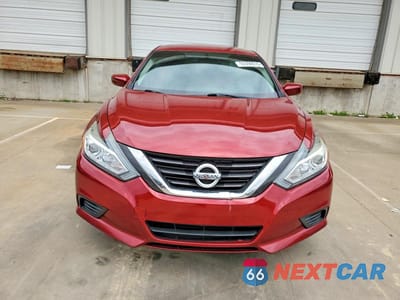 Piąte zdjęcie samochodu w środku: 2017 NISSAN ALTIMA 2.5 S VIN:1N4AL3AP3HC265696 - miniatura