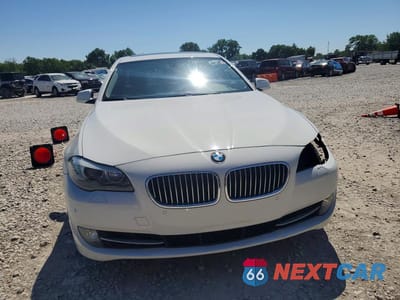 Piąte zdjęcie samochodu w środku: 2013 BMW 528 XI VIN:WBAXH5C51DD114810 - miniatura