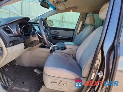 Zdjęcie 7 z 14 samochodu: 2021 KIA SEDONA LX VIN:KNDMB5C18M6673831 - miniatura
