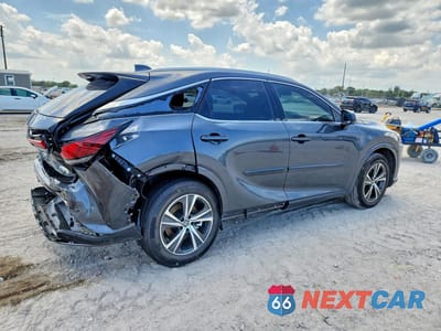 Trzecie zdjęcie samochodu z tyłu: 2026 LEXUS RX 350 PREMIUM VIN:2T2BAMBA3TC078457 - miniatura