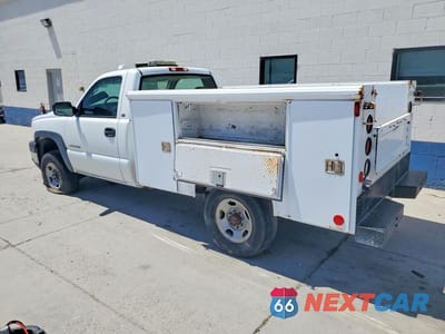 Drugie zdjęcie samochodu z przodu: 2005 CHEVROLET SILVERADO C2500 HEAVY DUTY VIN:1GCHC24U85E252334 - miniatura