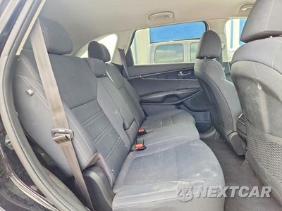 Zdjęcie 11 z 13 samochodu: 2019 KIA SORENTO LX V6 VIN:5XYPGDA58KG463500 - miniatura
