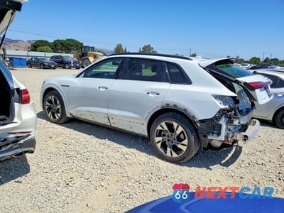 Drugie zdjęcie samochodu z przodu: 2021 AUDI E-TRON PREMIUM VIN:WA1AAAGE4MB022841 - miniatura