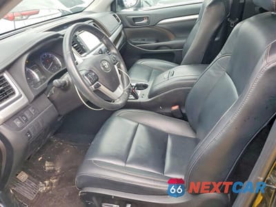 Zdjęcie 7 z 14 samochodu: 2019 TOYOTA HIGHLANDER XLE VIN:5TDJZRFH7KS583274 - miniatura