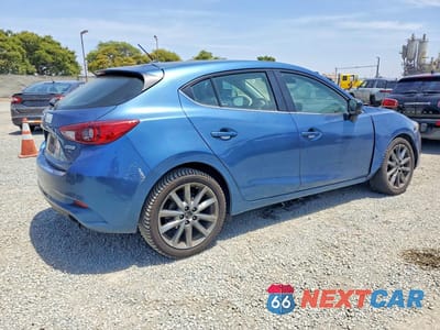 Trzecie zdjęcie samochodu z tyłu: 2018 MAZDA 3 TOURING VIN:3MZBN1L30JM176578 - miniatura