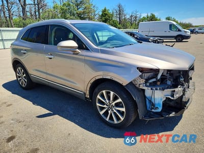 Czwarte zdjęcie samochodu z boku: 2019 LINCOLN MKC RESERVE VIN:5LMCJ3D98KUL44328 - miniatura
