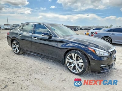 Czwarte zdjęcie samochodu z boku: 2019 INFINITI Q70 3.7 LUXE VIN:JN1BY1AP2KM505698 - miniatura