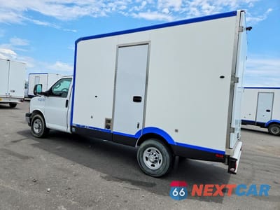 Drugie zdjęcie samochodu z przodu: 2021 CHEVROLET EXPRESS REFRIGERATED BOX TRUCK VIN:1GB0GSF77M1305530 - miniatura