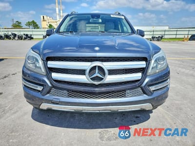 Piąte zdjęcie samochodu w środku: 2015 MERCEDES-BENZ GL 450 4MATIC VIN:4JGDF6EE2FA532792 - miniatura