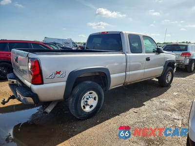 Trzecie zdjęcie samochodu z tyłu: 2005 CHEVROLET SILVERADO K2500 HEAVY DUTY VIN:1GCHK29U65E206397 - miniatura
