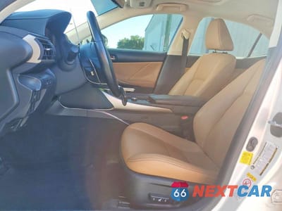 Zdjęcie 7 z 12 samochodu: 2017 LEXUS IS 200T VIN:JTHBA1D25H5055385 - miniatura