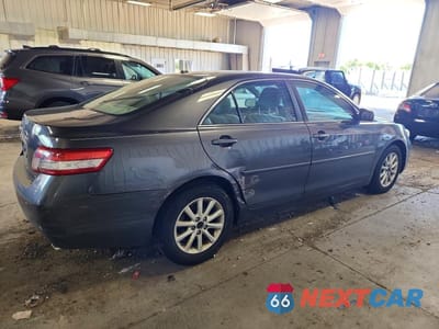 Trzecie zdjęcie samochodu z tyłu: 2011 TOYOTA CAMRY XLE V6 VIN:4T1BK3EK0BU626217 - miniatura