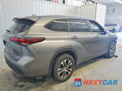 Trzecie zdjęcie samochodu z tyłu: 2026 TOYOTA HIGHLANDER XLE VIN:5TDKDRBH8TS600464 - miniatura