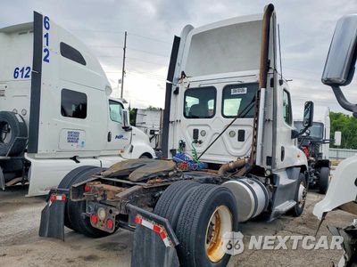 Czwarte zdjęcie samochodu z boku: 2016 FREIGHTLINER CASCADIA 125 SEMI TRUCK VIN:1FUBGEDV1GLHC5761 - miniatura