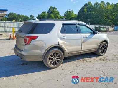 Trzecie zdjęcie samochodu z tyłu: 2019 FORD EXPLORER XLT VIN:1FM5K8D81KGB36996 - miniatura