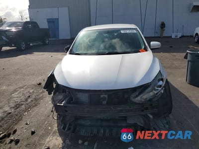 Piąte zdjęcie samochodu w środku: 2017 NISSAN SENTRA SR VIN:3N1AB7AP5HY243603 - miniatura