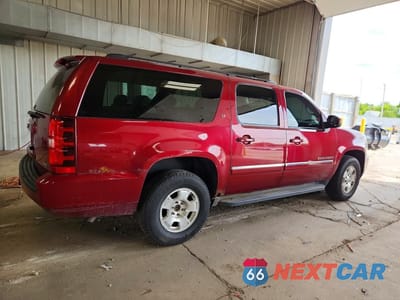Trzecie zdjęcie samochodu z tyłu: 2010 CHEVROLET SUBURBAN K1500 LT VIN:1GNUKJE36AR258158 - miniatura
