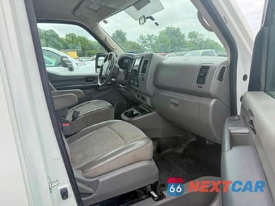 Piąte zdjęcie samochodu w środku: 2020 NISSAN NV 2500 HD S VIN:1N6BF0KY0LN809481 - miniatura