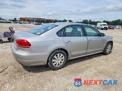Trzecie zdjęcie samochodu z tyłu: 2013 VOLKSWAGEN PASSAT S VIN:1VWAP7A38DC043519 - miniatura
