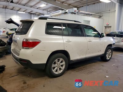 Trzecie zdjęcie samochodu z tyłu: 2013 TOYOTA HIGHLANDER PLUS VIN:5TDBK3EH6DS226405 - miniatura