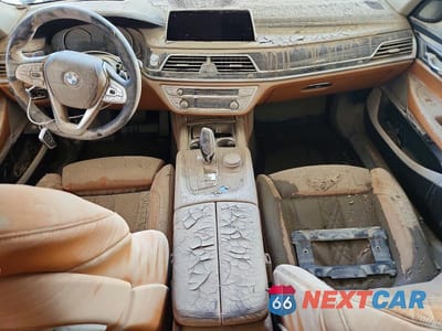 Zdjęcie 8 z 12 samochodu: 2016 BMW 750 XI VIN:WBA7F2C51GG419523 - miniatura