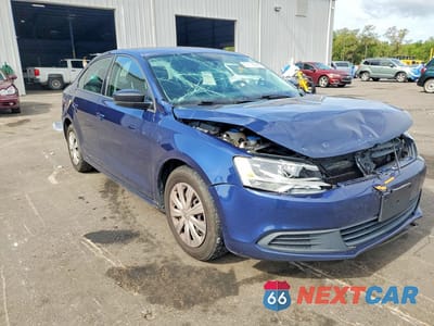 Czwarte zdjęcie samochodu z boku: 2013 VOLKSWAGEN JETTA BASE VIN:3VW1K7AJ9DM400394 - miniatura