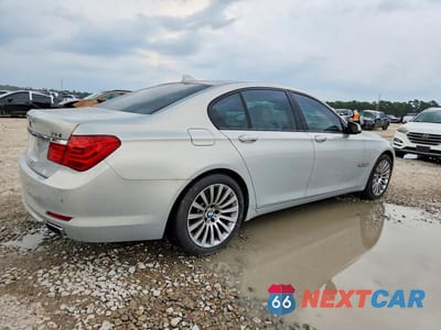 Trzecie zdjęcie samochodu z tyłu: 2011 BMW 740 I VIN:WBAKA4C56BC612674 - miniatura