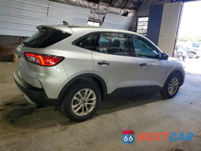 Trzecie zdjęcie samochodu z tyłu: 2020 FORD ESCAPE S VIN:1FMCU9F62LUC73452 - miniatura