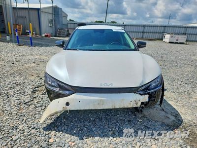 Piąte zdjęcie samochodu w środku: 2024 KIA EV6 WIND VIN:KNDC34LA2R5210129 - miniatura