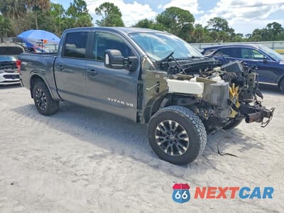 Czwarte zdjęcie samochodu z boku: 2019 NISSAN TITAN PRO-4X VIN:1N6AA1E58KN530084 - miniatura
