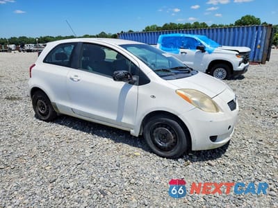 Czwarte zdjęcie samochodu z boku: 2007 TOYOTA YARIS BASE VIN:JTDJT923575133552 - miniatura