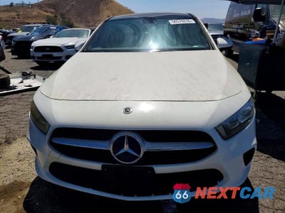 Piąte zdjęcie samochodu w środku: 2019 MERCEDES-BENZ A 220 4MATIC VIN:WDD3G4FB6KW019697 - miniatura