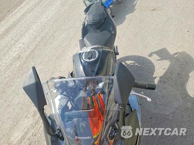 Piąte zdjęcie samochodu w środku: 2025 KAWASAKI EX500 A VIN:ML5EXGJ10SDA51556 - miniatura
