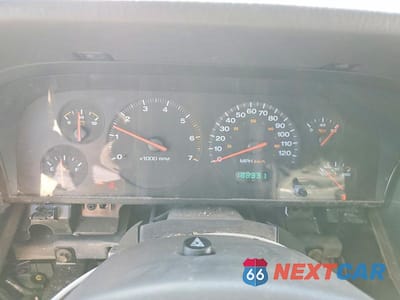 Zdjęcie 9 z 13 samochodu: 2000 JEEP GRAND CHEROKEE LAREDO VIN:1J4GW48S2YC308821 - miniatura