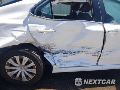 Zdjęcie 10 z 12 samochodu: 2020 TOYOTA CAMRY LE VIN:4T1C31AK0LU542203 - miniatura