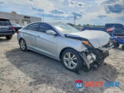 Czwarte zdjęcie samochodu z boku: 2013 HYUNDAI SONATA LIMITED VIN:5NPEC4AC9DH716398 - miniatura