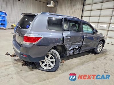 Trzecie zdjęcie samochodu z tyłu: 2012 TOYOTA HIGHLANDER SE VIN:5TDBK3EH4CS174786 - miniatura