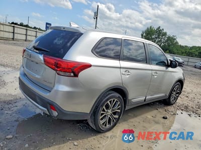 Trzecie zdjęcie samochodu z tyłu: 2018 MITSUBISHI OUTLANDER SE VIN:JA4AZ3A35JZ061355 - miniatura