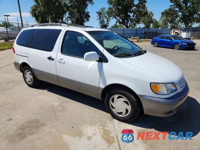 Czwarte zdjęcie samochodu z boku: 2001 TOYOTA SIENNA XLE VIN:4T3ZF13C11U401734 - miniatura