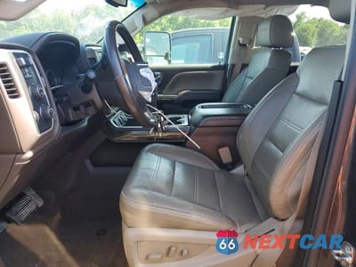 Zdjęcie 7 z 12 samochodu: 2015 GMC 2500 VIN:1GT120E81FF633030 - miniatura