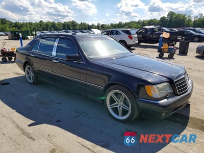 Czwarte zdjęcie samochodu z boku: 1999 MERCEDES-BENZ S 320 VIN:WDBGA33G4XA431062 - miniatura