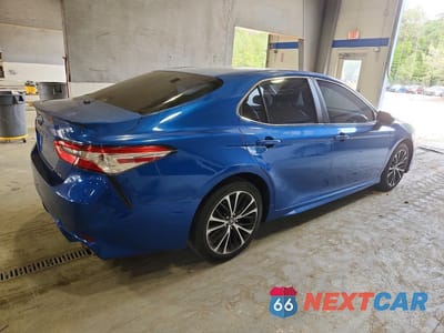 Trzecie zdjęcie samochodu z tyłu: 2018 TOYOTA CAMRY SE VIN:4T1B11HKXJU022398 - miniatura