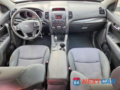 Zdjęcie 8 z 12 samochodu: 2013 KIA SORENTO LX VIN:5XYKTCA64DG401636 - miniatura