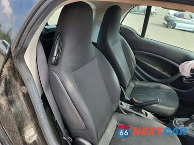 Zdjęcie 10 z 12 samochodu: 2016 SMART FORTWO VIN:WMEFJ5DA4GK057339 - miniatura