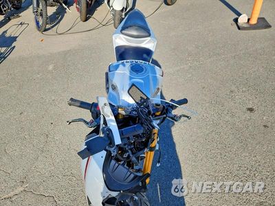 Piąte zdjęcie samochodu w środku: 2020 YAMAHA YZF R3 VIN:MH3RH18Y4LK004692 - miniatura