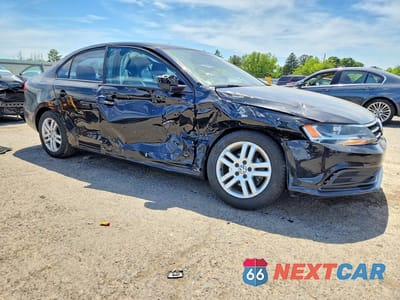 Czwarte zdjęcie samochodu z boku: 2015 VOLKSWAGEN JETTA BASE VIN:3VW2K7AJ8FM241360 - miniatura