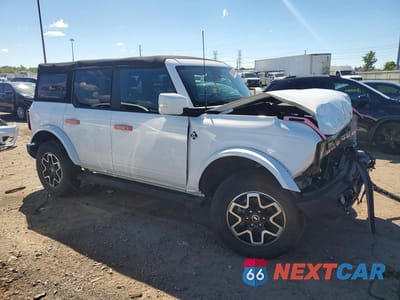 Czwarte zdjęcie samochodu z boku: 2022 FORD BRONCO BASE VIN:1FMDE5DH5NLA94216 - miniatura